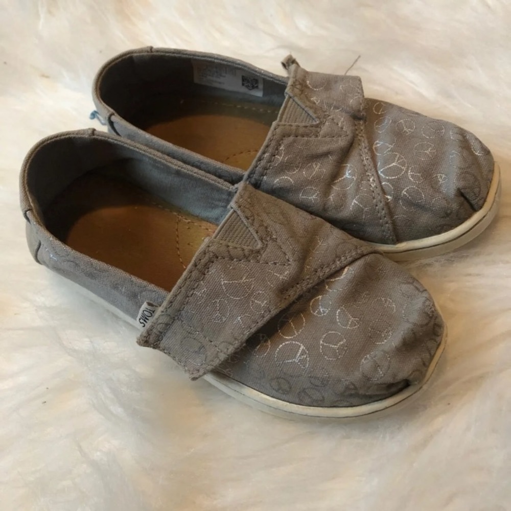 Toddler girl size 11 peace sign toms